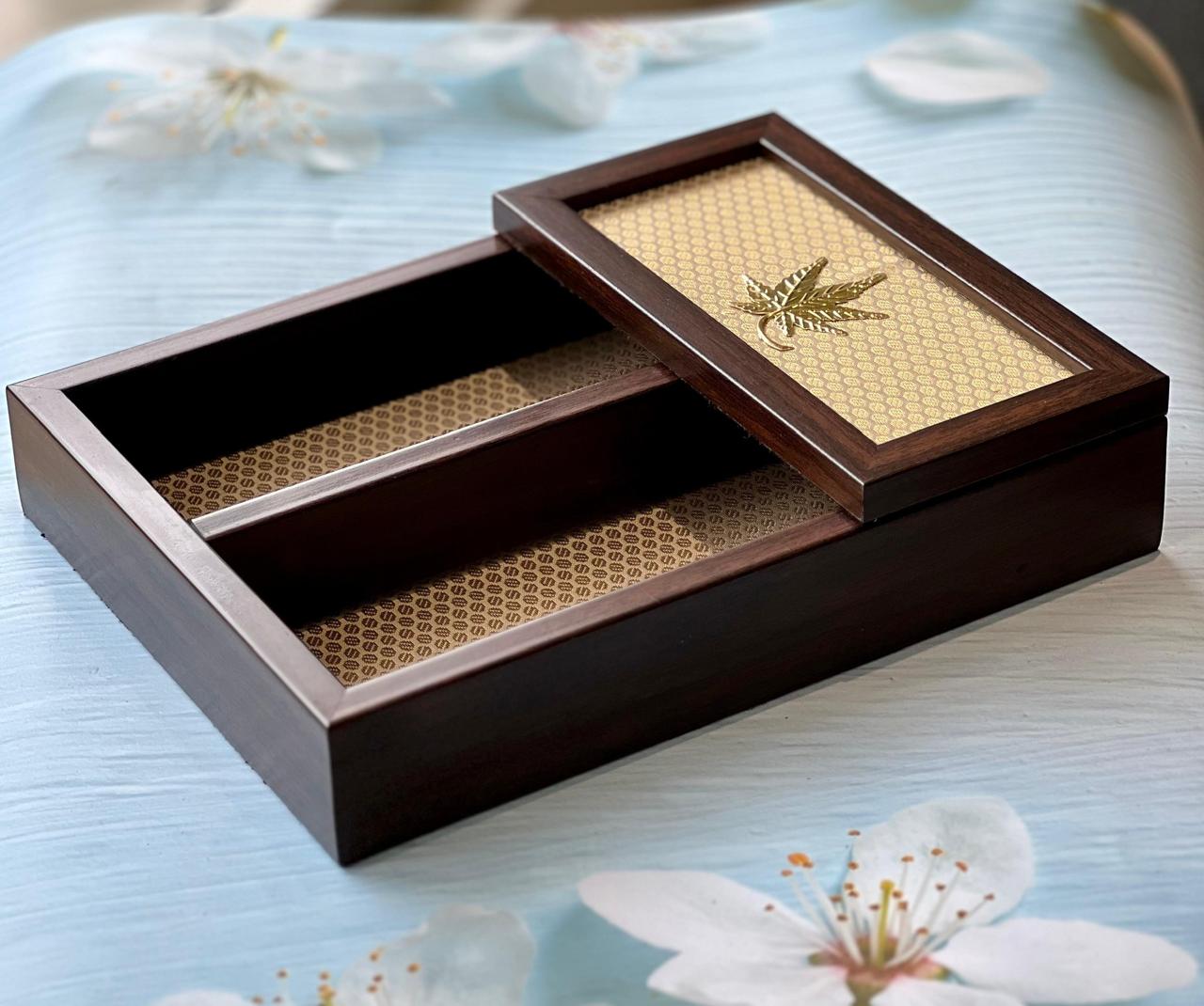 Metal Motif Cutlery Holder (8x11 inches)