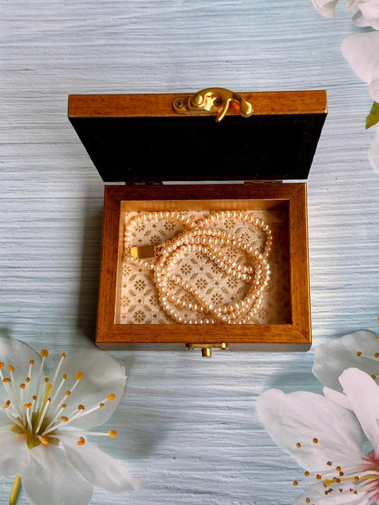 Embroidered Box for Jewellery & Cash (4x5)