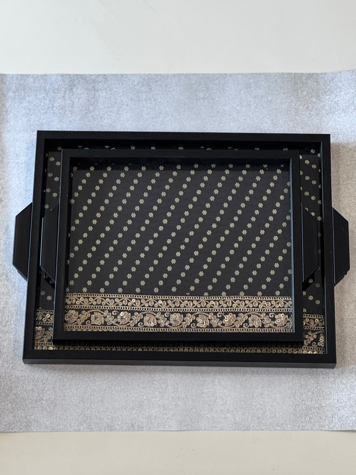 Brocade silk with zari border (set of 2 trays)