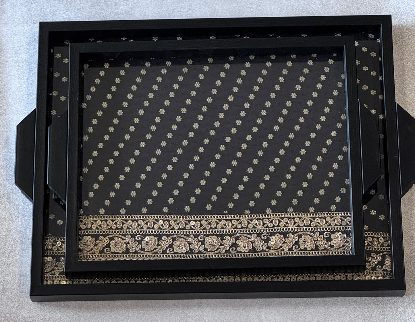 Brocade silk with zari border (set of 2 trays)