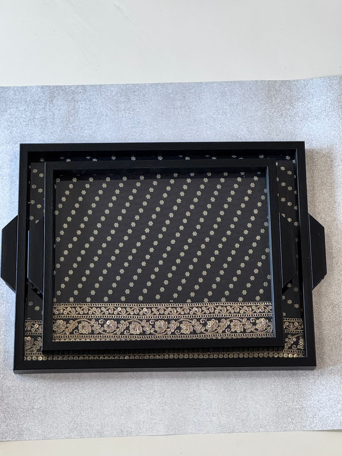 Brocade silk with zari border (set of 2 trays)