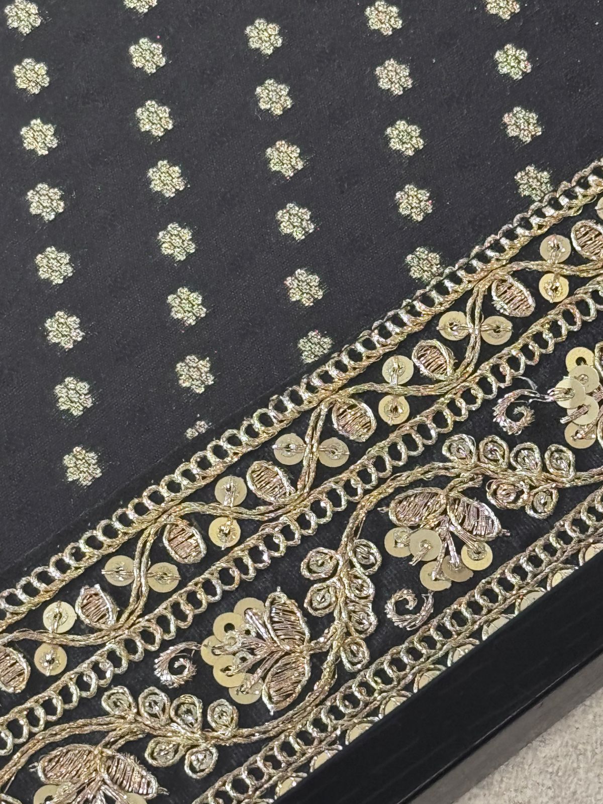 Brocade silk with zari border (set of 2 trays)