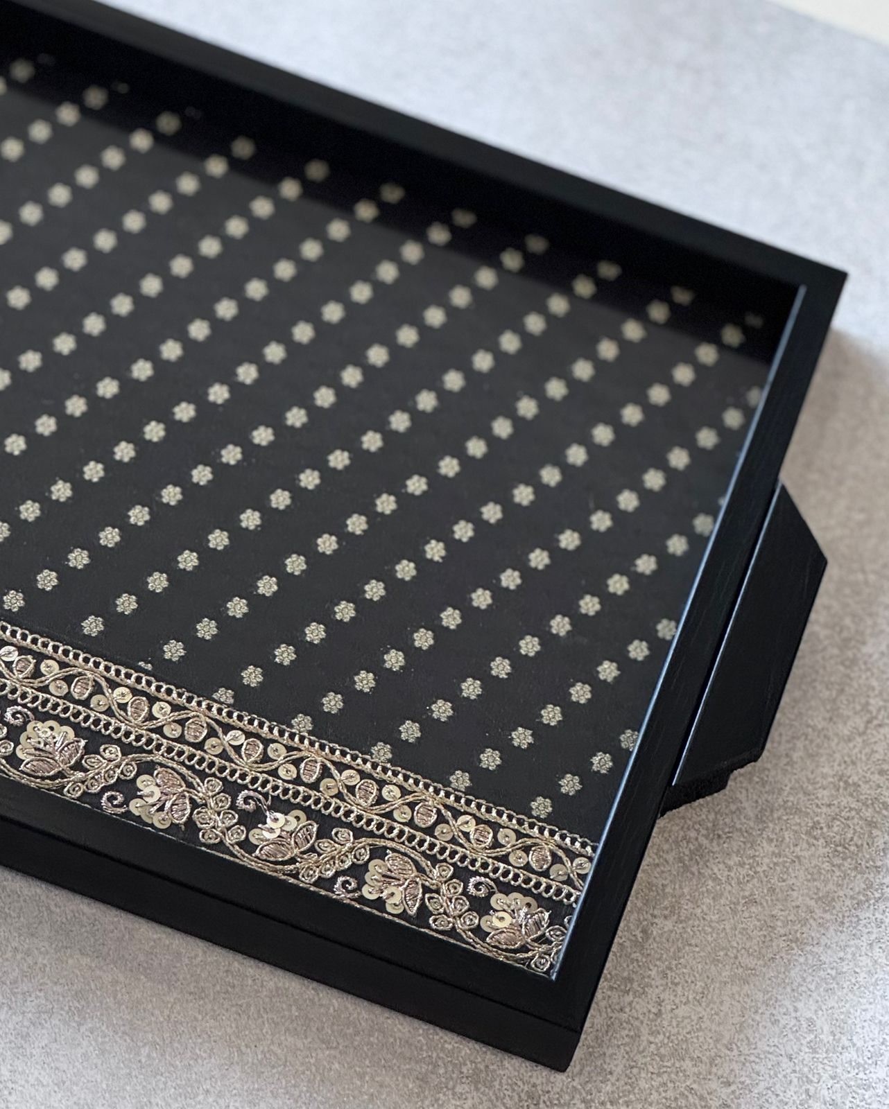 Brocade silk with zari border (set of 2 trays)
